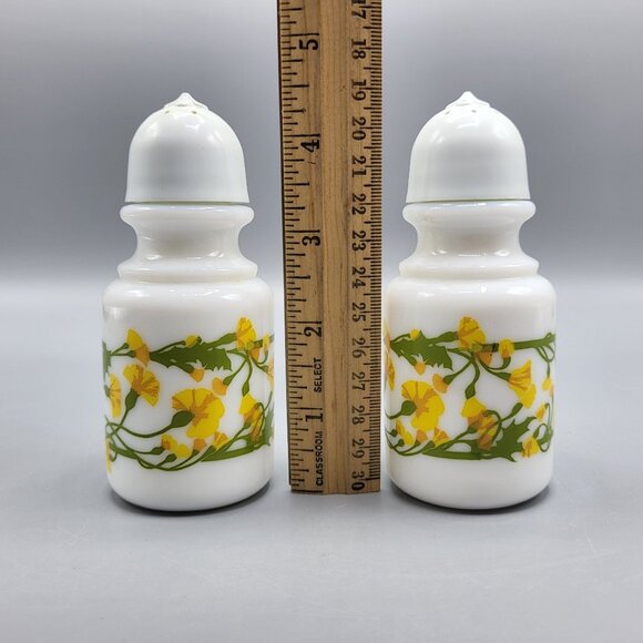 Vintage 1970s Milk Glass Salt & Pepper Shakers Wildflowers Yellow Floral Design - Picture 9 of 9